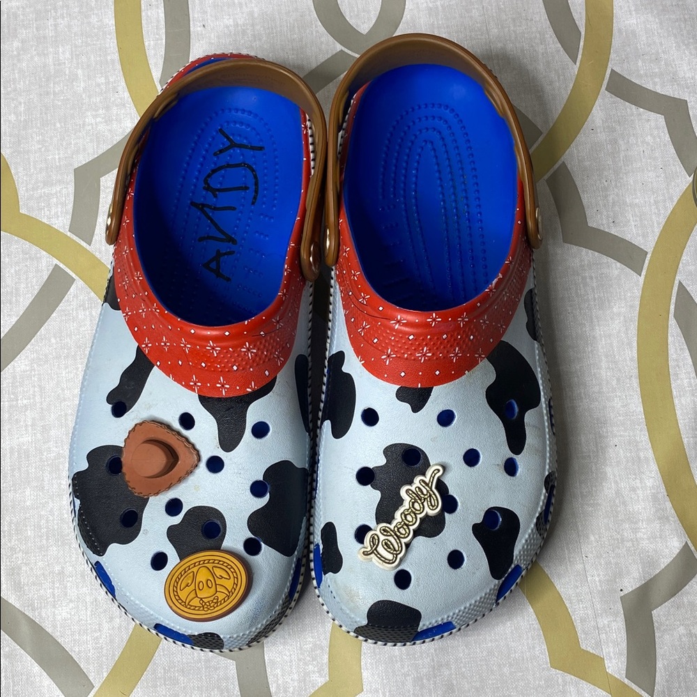 CROCS Toy Story Sheriff Woody Classic Clogs - Picture 3 of 5